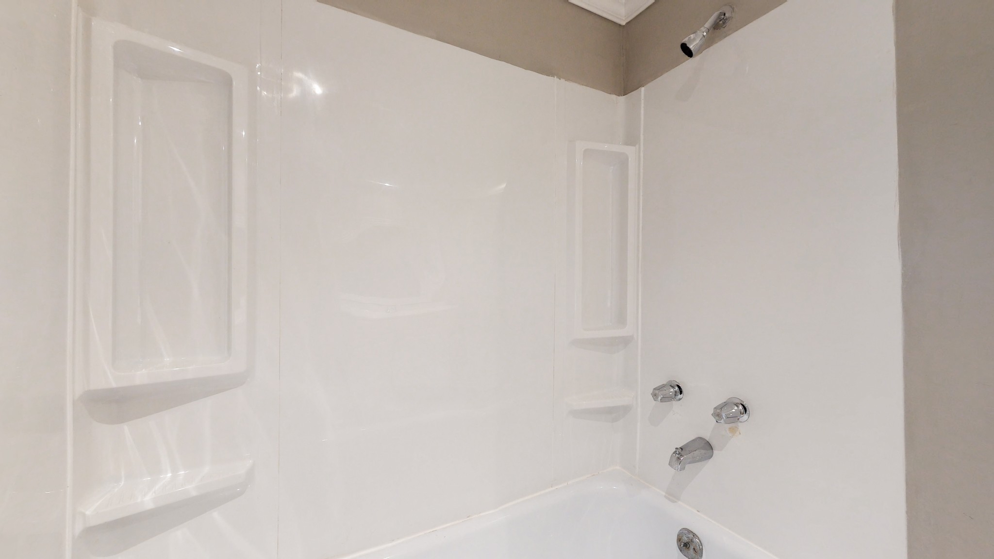 28 Providence Road Fayetteville, TN 37334 - Photo 32 of 48 a bathroom with a bathtub