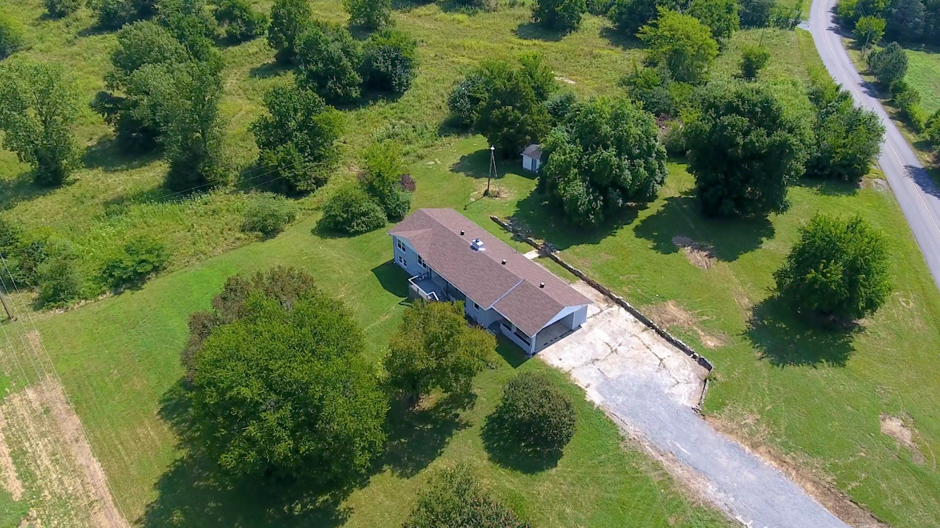 28 Providence Road Fayetteville, TN 37334 - Photo 44 of 48 an aerial view of a house with a yard and lake view
