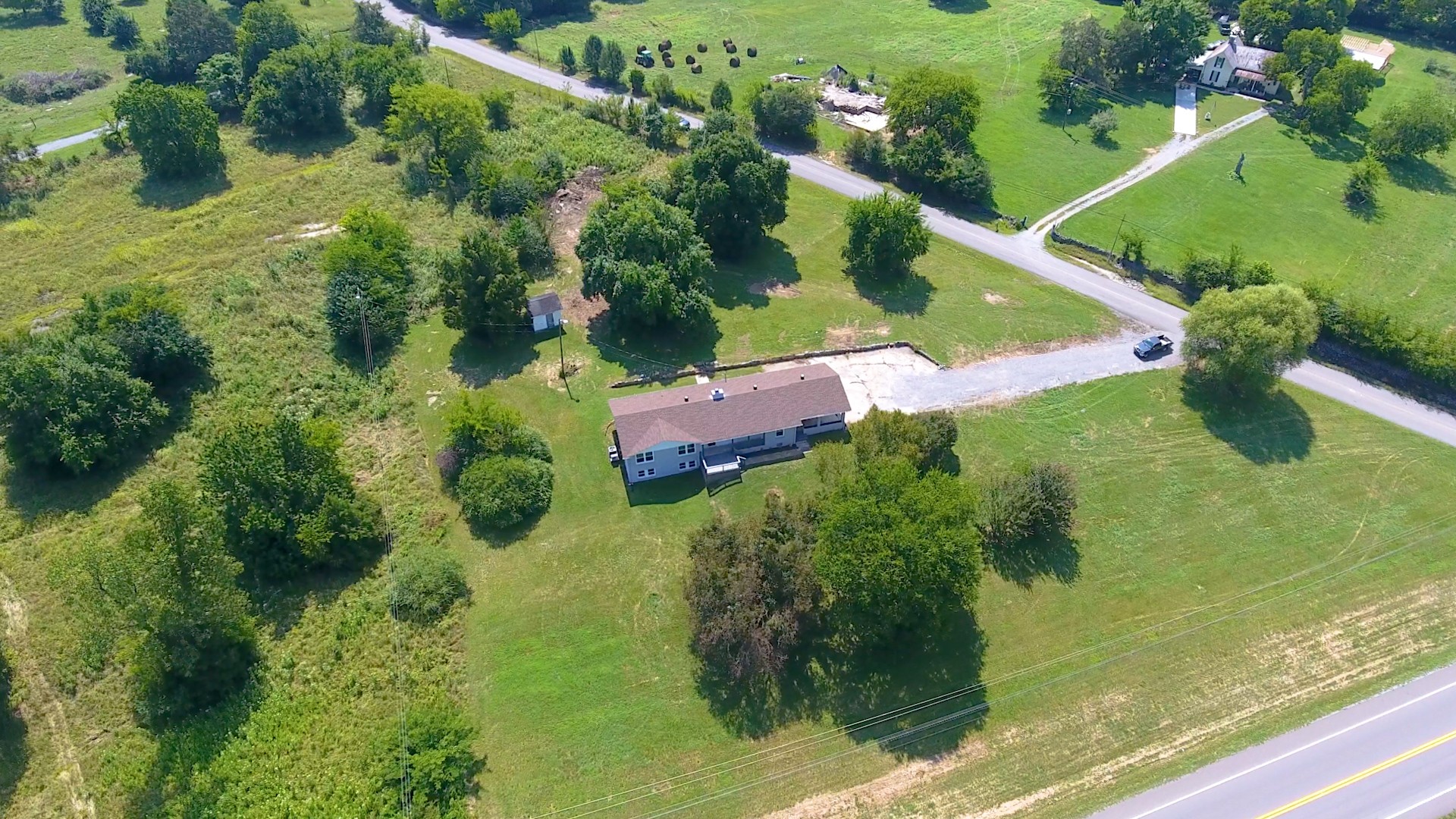 28 Providence Road Fayetteville, TN 37334 - Photo 45 of 48 an aerial view of residential houses with outdoor space