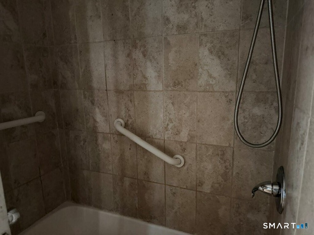 264 Lyman Road, Unit 11 Wolcott, CT 06716 - Photo 13 of 19 Full bath