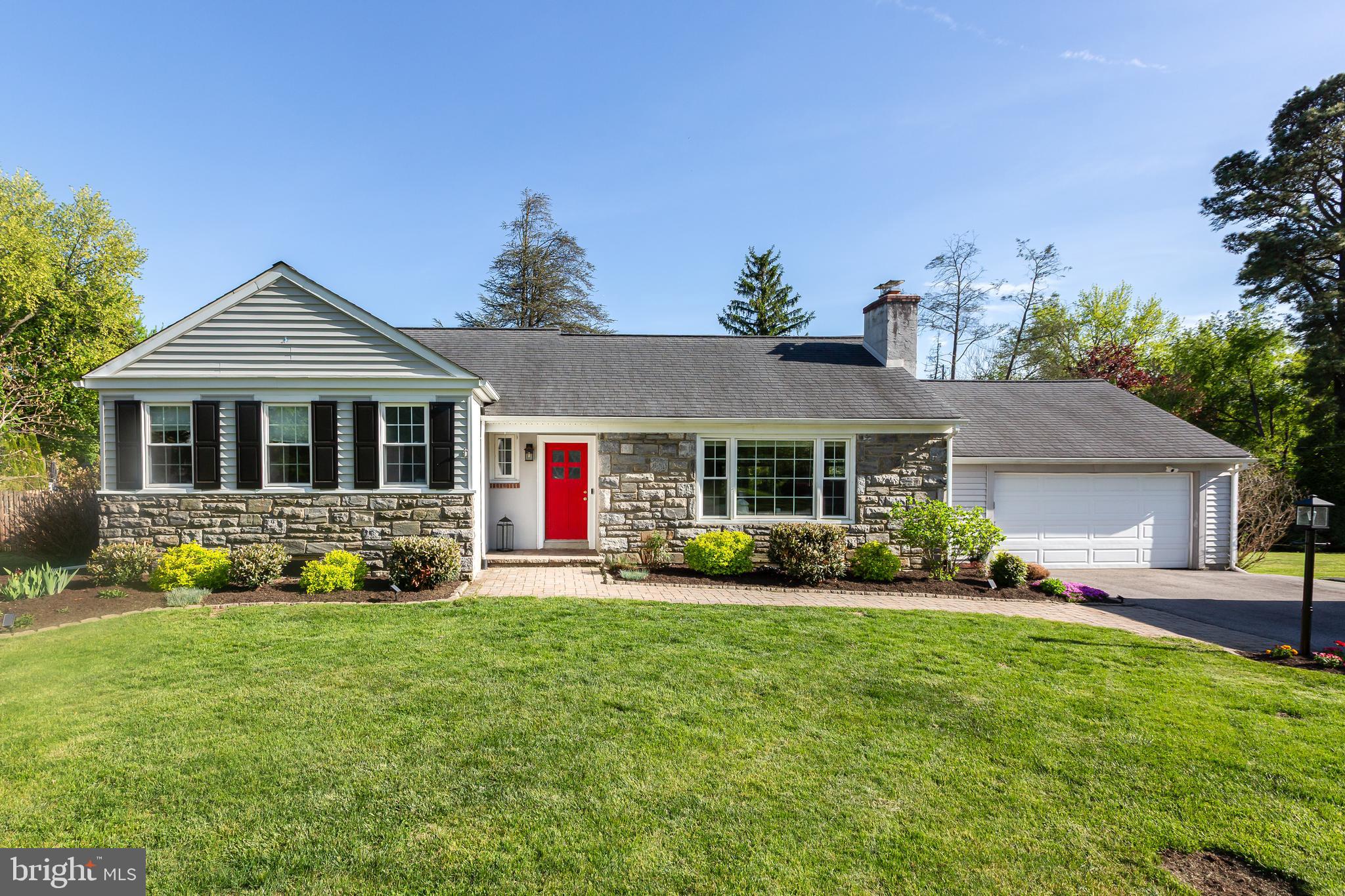 Welcome to 117 Hillside Road!