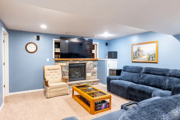 $420,000 | 2418 Montclair Lane, Montgomery, IL 60538