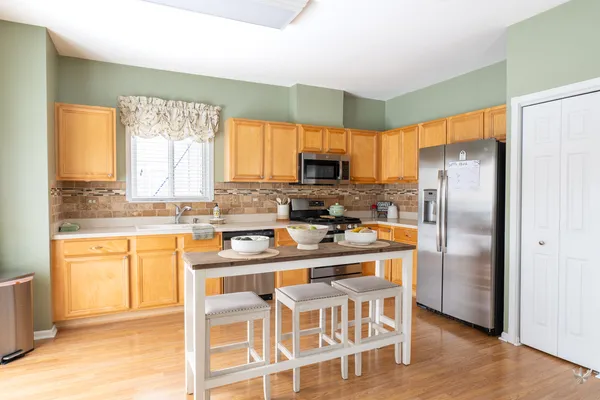 $420,000 | 2418 Montclair Lane, Montgomery, IL 60538