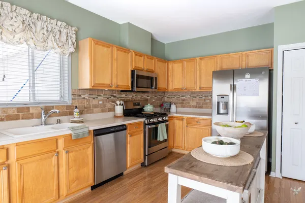 $420,000 | 2418 Montclair Lane, Montgomery, IL 60538