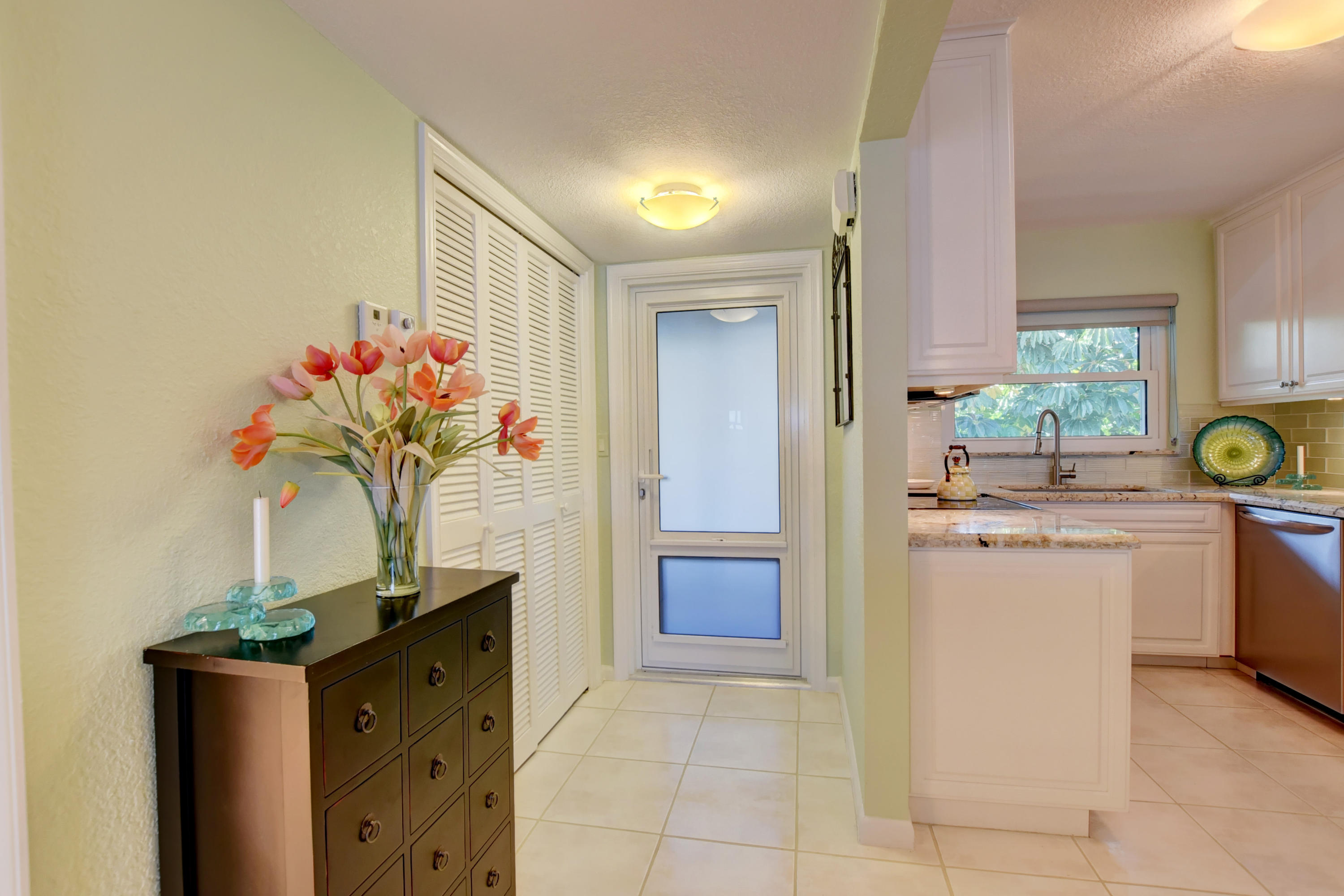 700 Harbour Drive, Unit 3350 Boca Raton, FL 33431 - Photo 12 of 37 Foyer