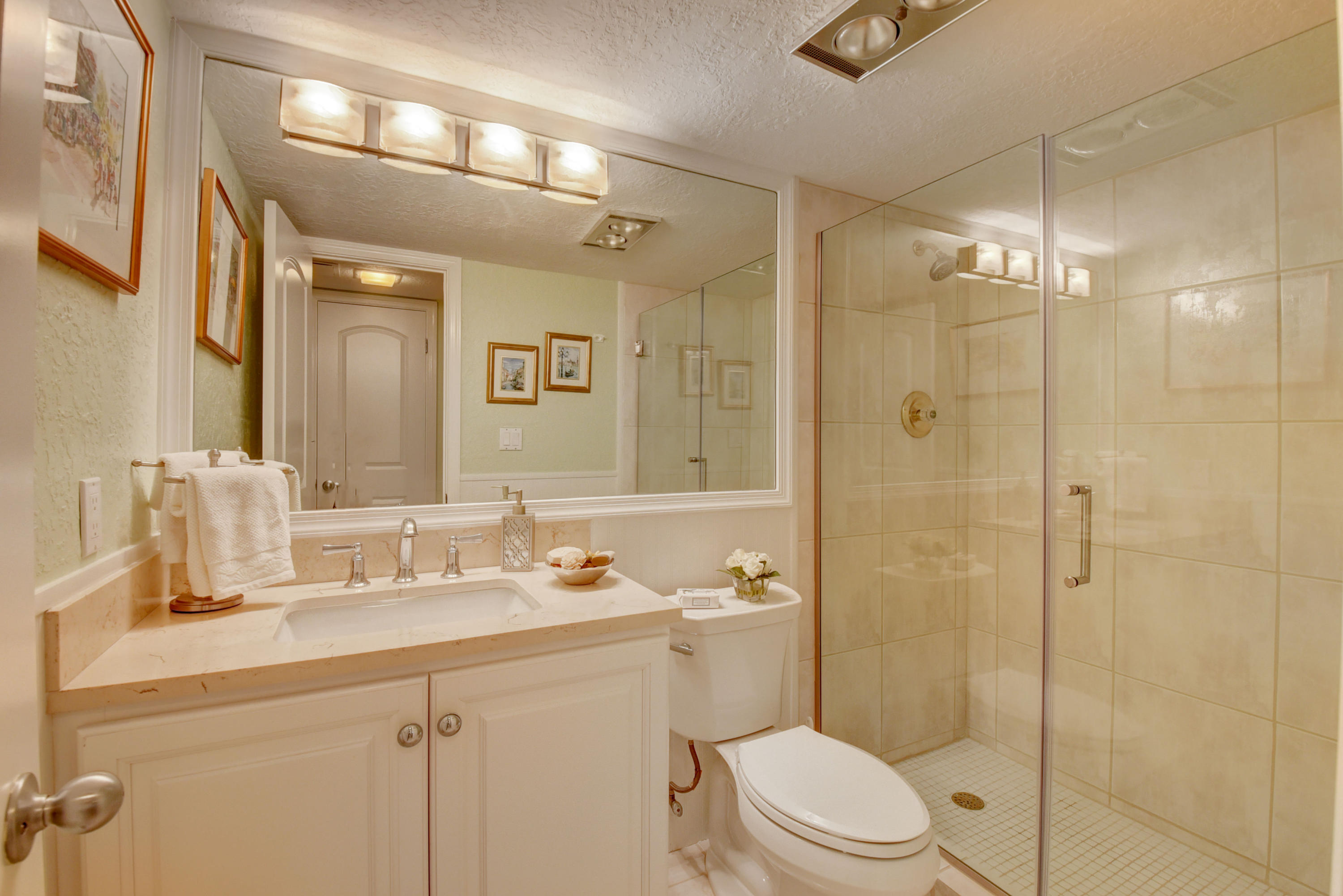 700 Harbour Drive, Unit 3350 Boca Raton, FL 33431 - Photo 32 of 37 Updated Guest Bathroom