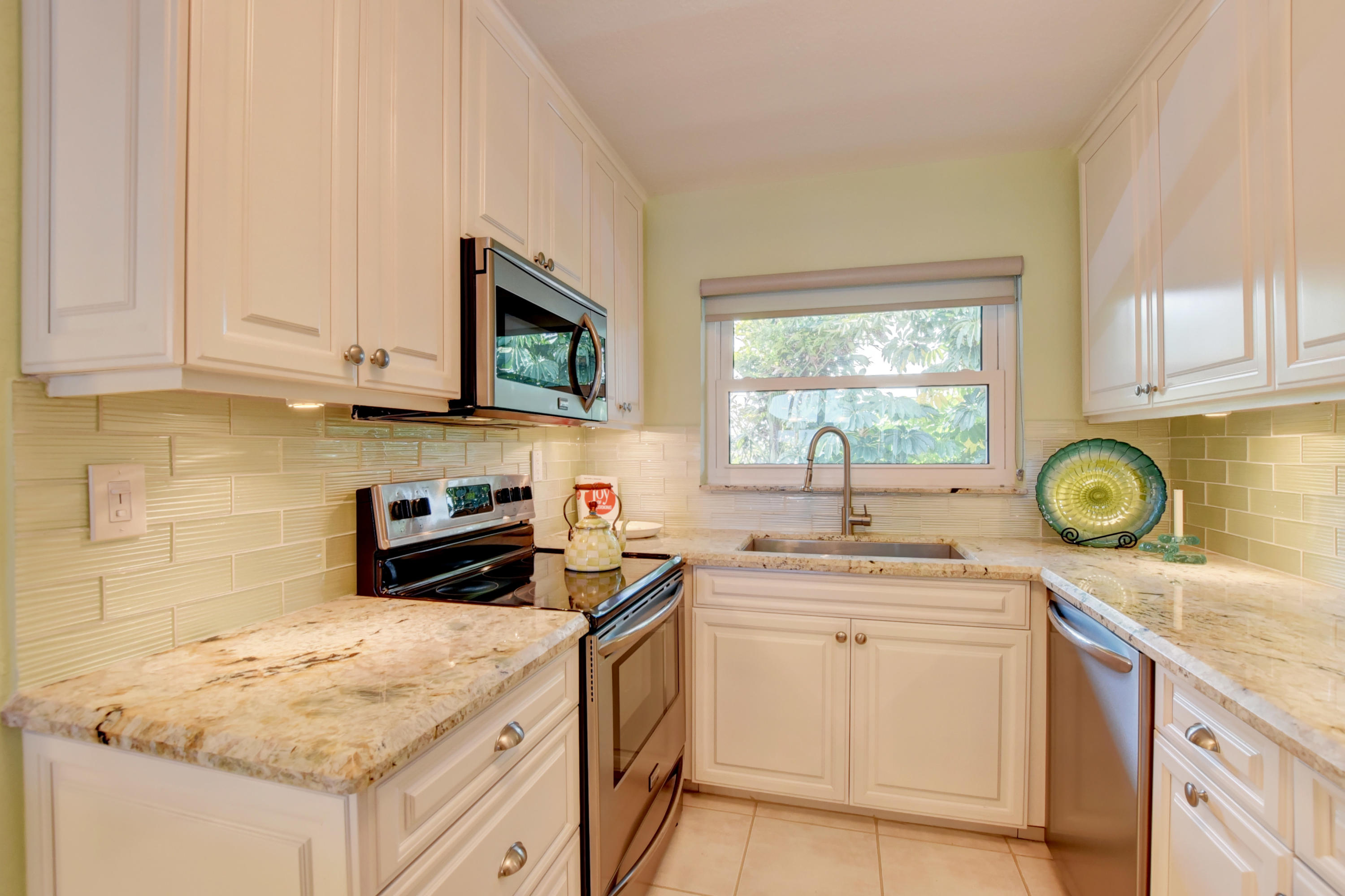 700 Harbour Drive, Unit 3350 Boca Raton, FL 33431 - Photo 6 of 37 Renovated Kitchen