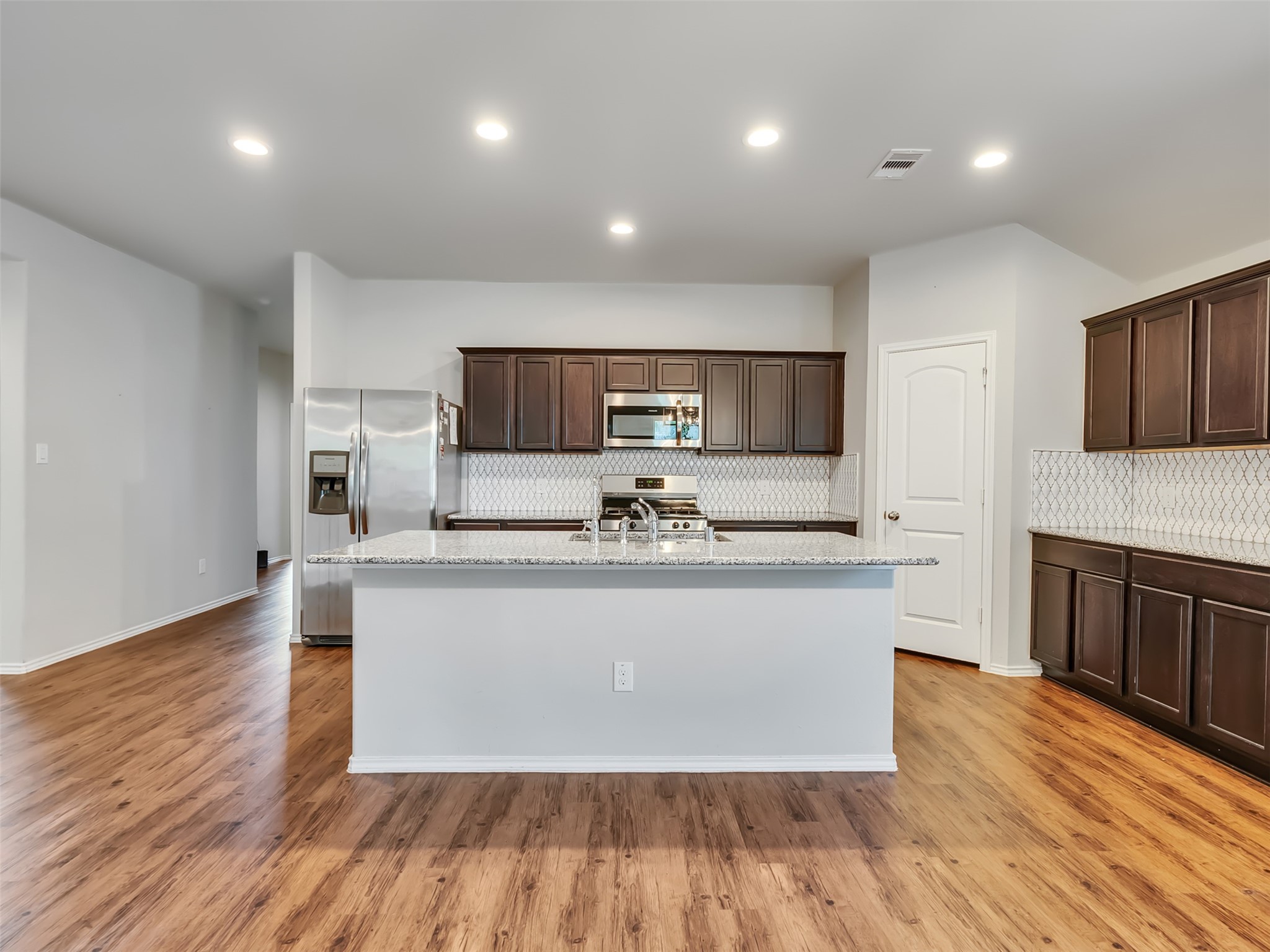 14106 Locke Point Court Conroe, TX 77384 - Photo 13 of 37