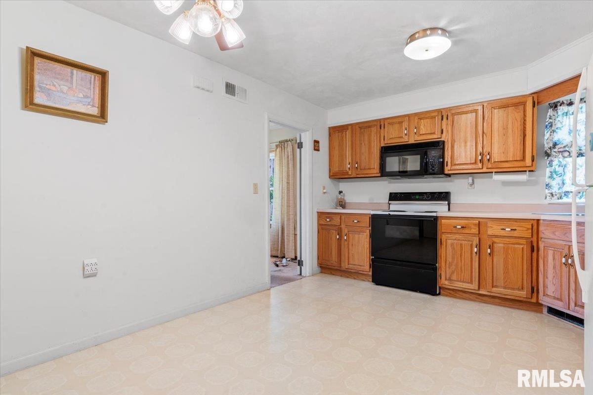 3601 East Hooker Street Springfield, IL 62703 - Photo 6 of 22 Gallery Image 6