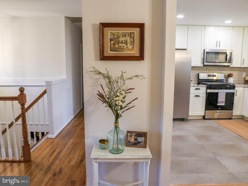 6 Edgehill Road Gibbsboro, NJ 08026 - Photo 3 of 56 Neutral & move-in ready!