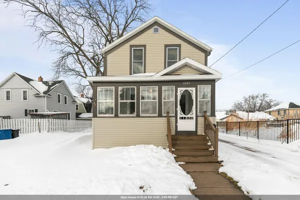 $229,000 | 1009 Jefferson Street, Oshkosh, WI 54901
