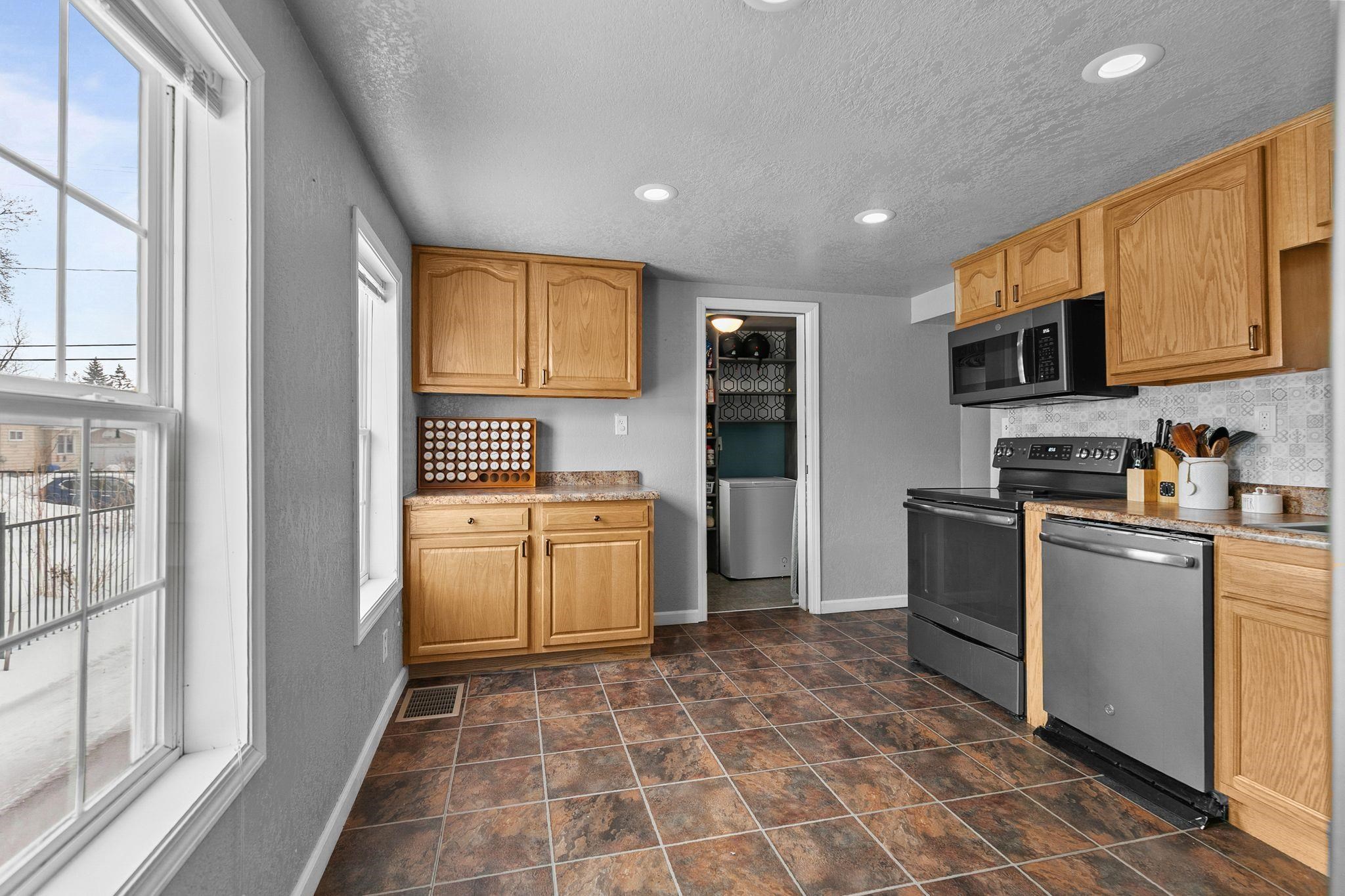 1009 Jefferson Street Oshkosh, WI 54901 - Photo 11 of 20