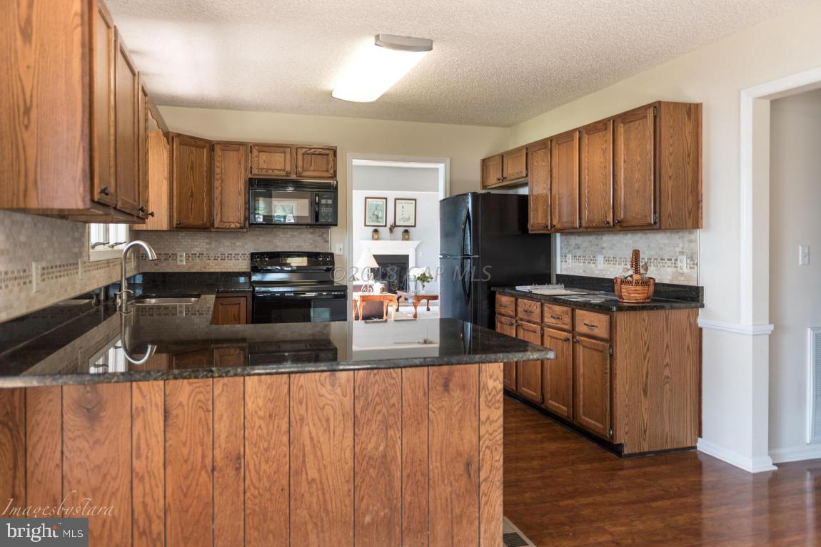 36 Saltgrass Road Ocean Pines, MD 21811 - Photo 4 of 70 a kitchen with granite countertop a refrigerator stove and sink