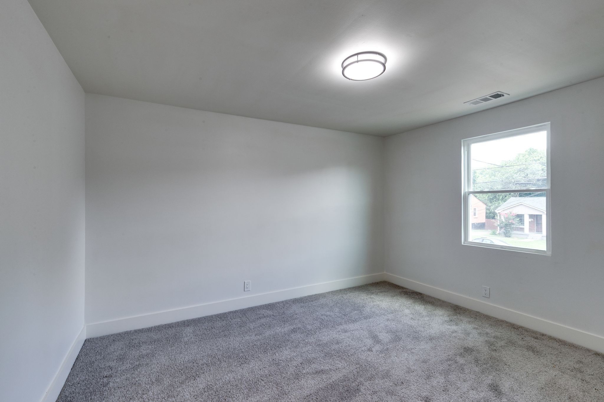 634 North 5th Street Nashville, TN 37207 - Photo 12 of 27 an empty room with a window