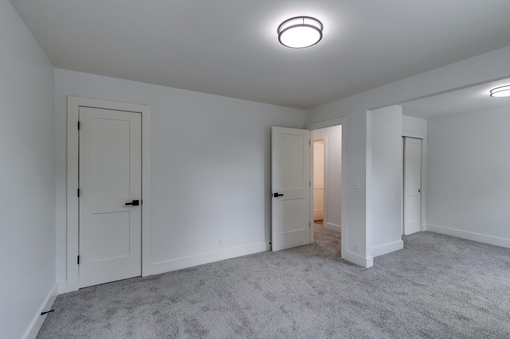 634 North 5th Street Nashville, TN 37207 - Photo 19 of 27 an empty room with closet area and mirrors