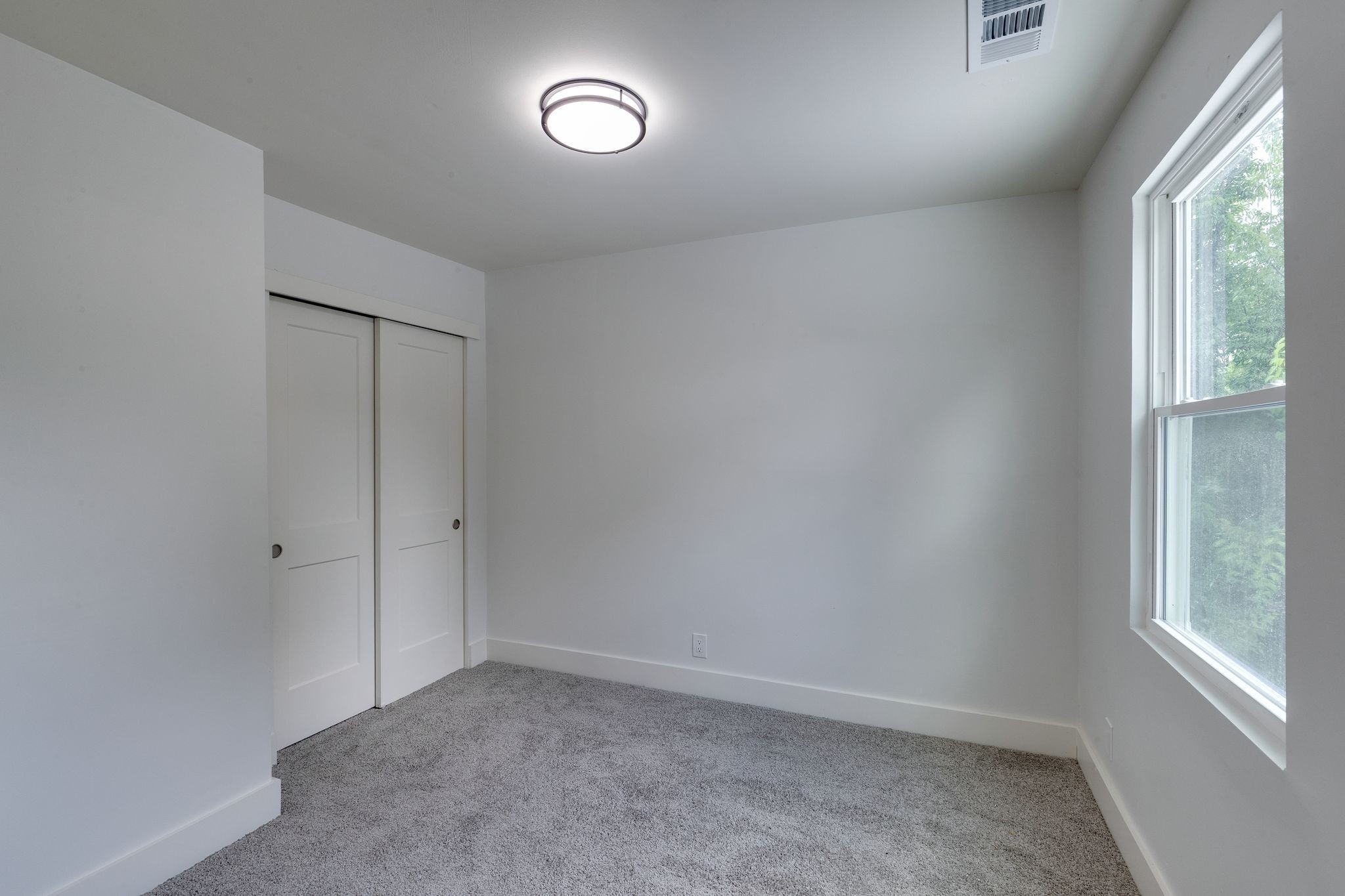 634 North 5th Street Nashville, TN 37207 - Photo 20 of 27 an empty room with windows and closet