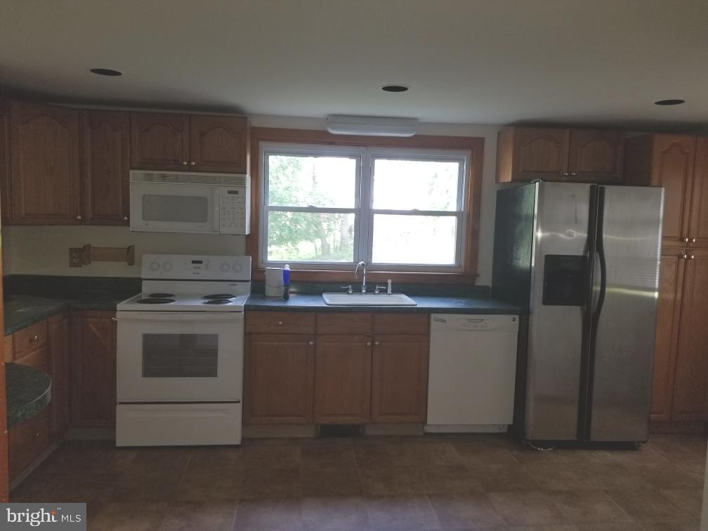 949 Fairview Avenue Wayne, PA 19087 - Photo 5 of 11 a kitchen with a stove a sink and a refrigerator