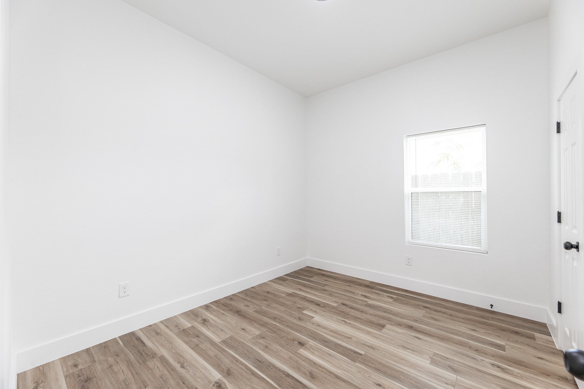9727 Stedman Street Houston, TX 77029 - Photo 6 of 23 2nd bedroom
