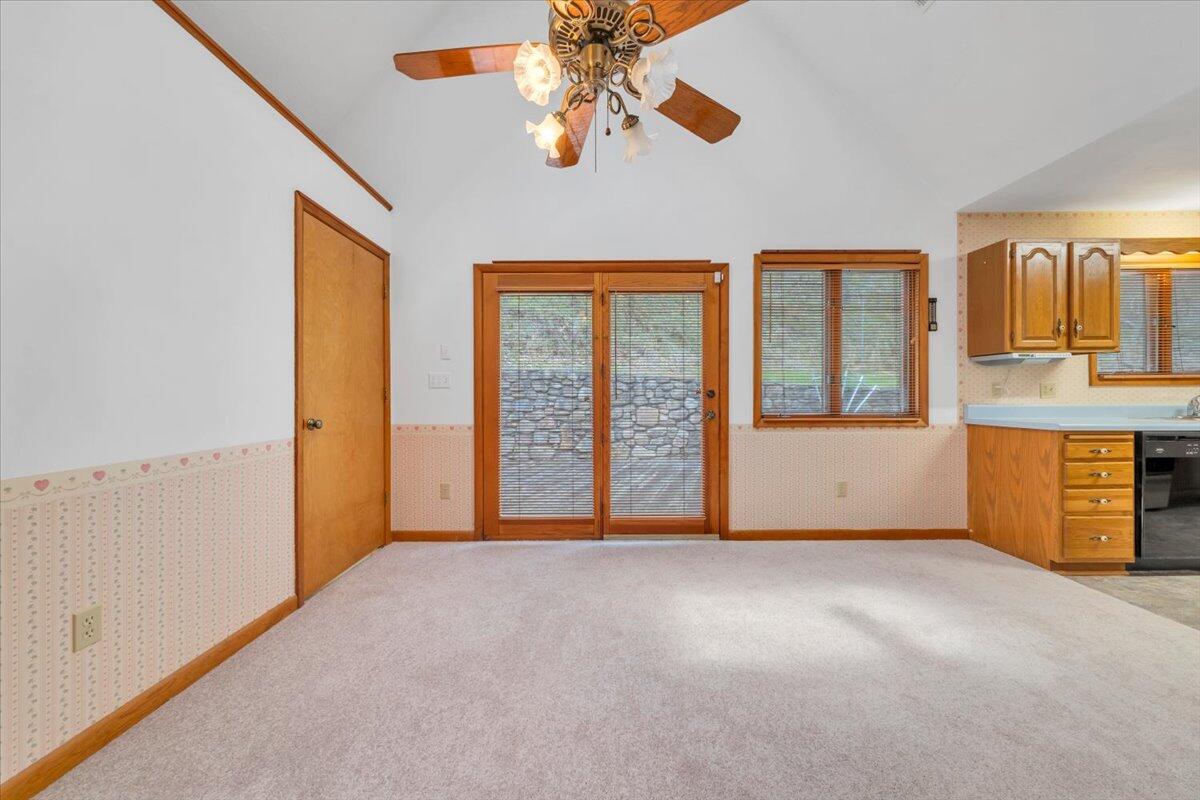 6505 Poage Valley Road Roanoke, VA 24018 - Photo 12 of 53 12-MIB05007