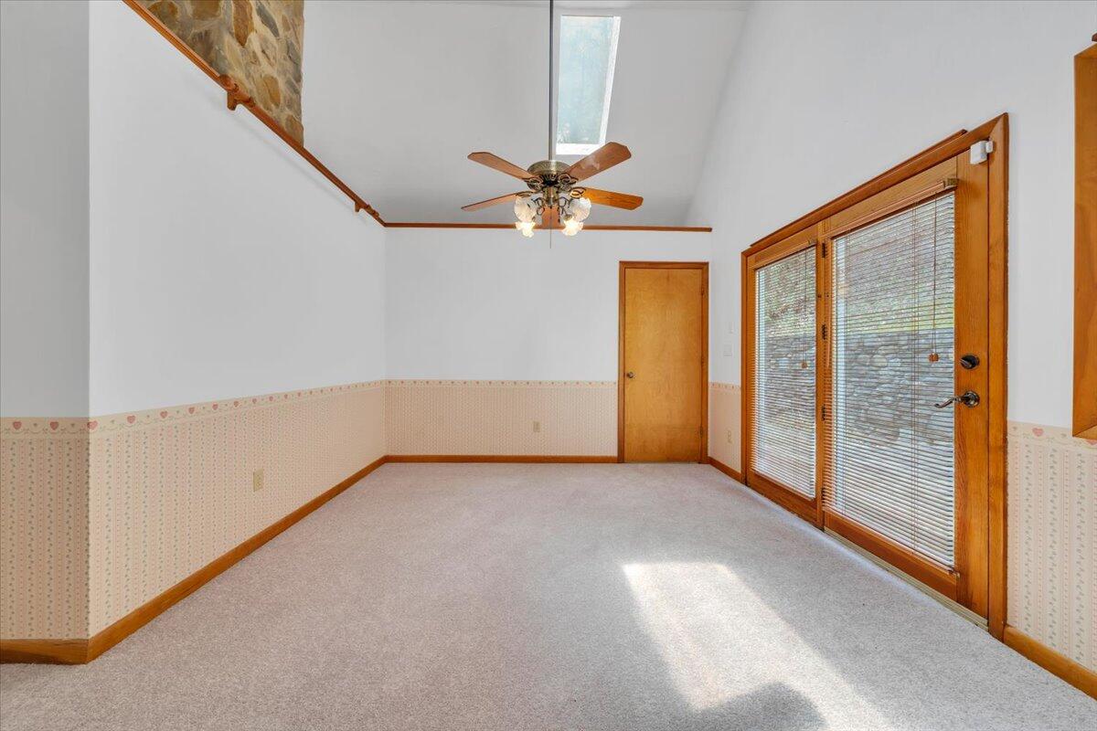 6505 Poage Valley Road Roanoke, VA 24018 - Photo 13 of 53 13-MIB04998