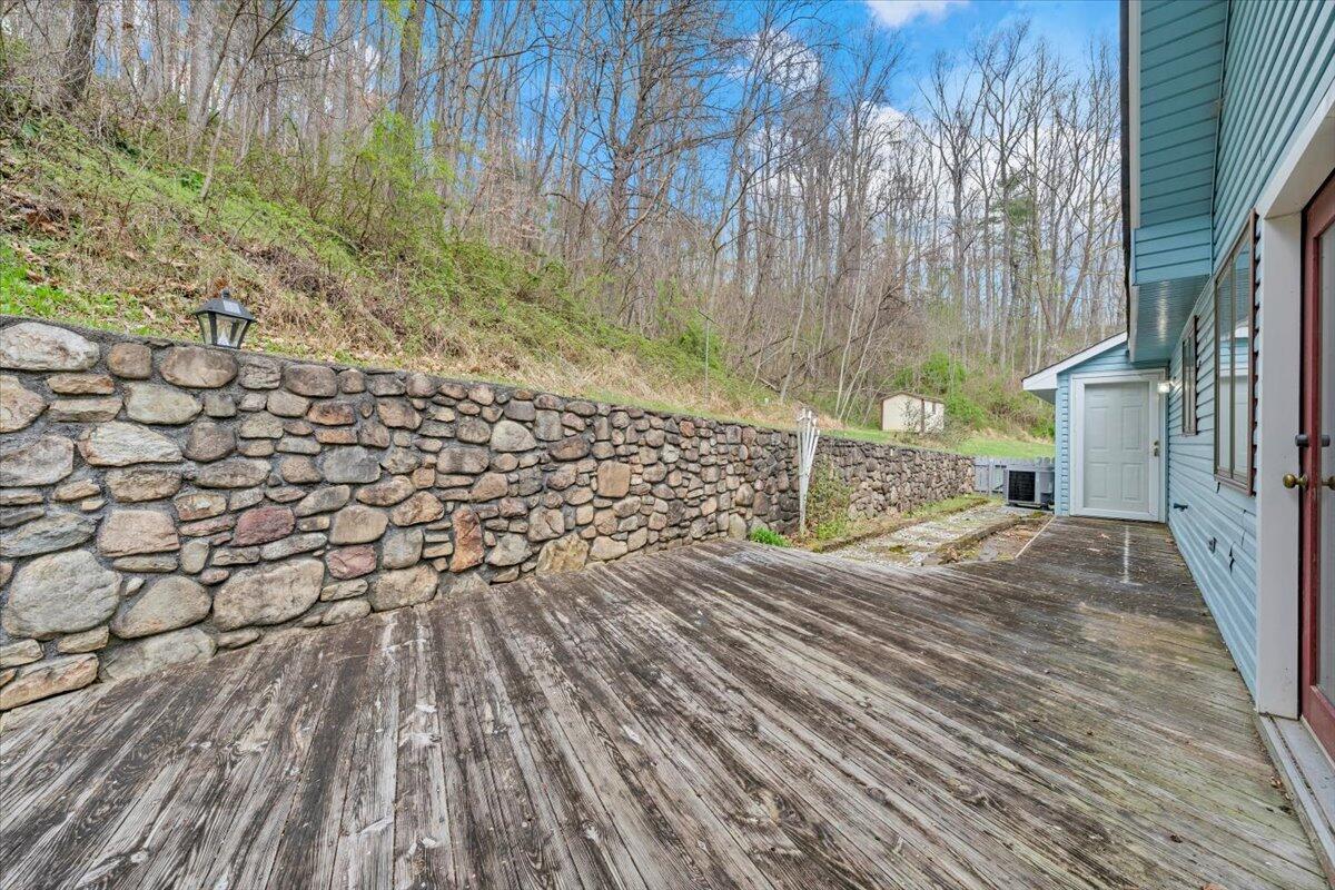 6505 Poage Valley Road Roanoke, VA 24018 - Photo 43 of 53 43-MIB05094