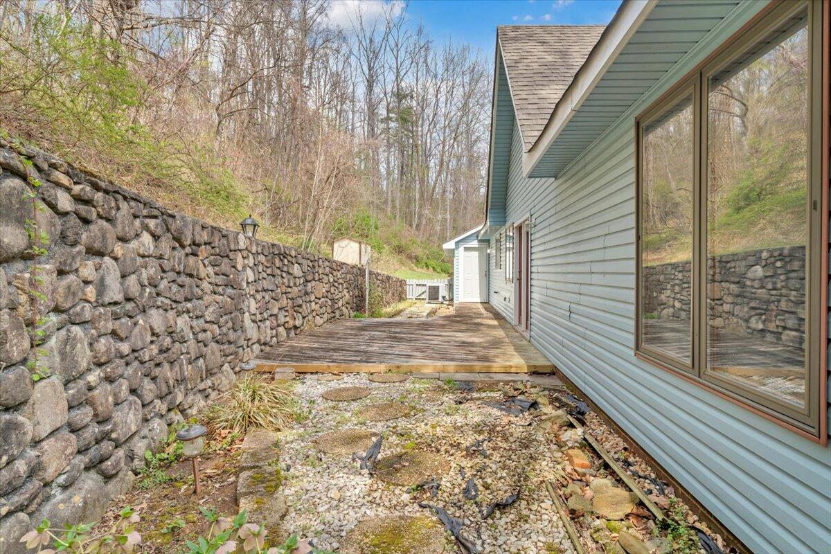 6505 Poage Valley Road Roanoke, VA 24018 - Photo 46 of 53 46-MIB05103