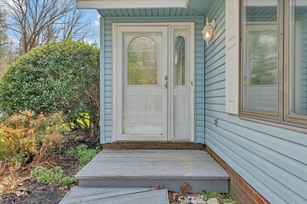 6505 Poage Valley Road Roanoke, VA 24018 - Photo 5 of 53 05-MIB05124