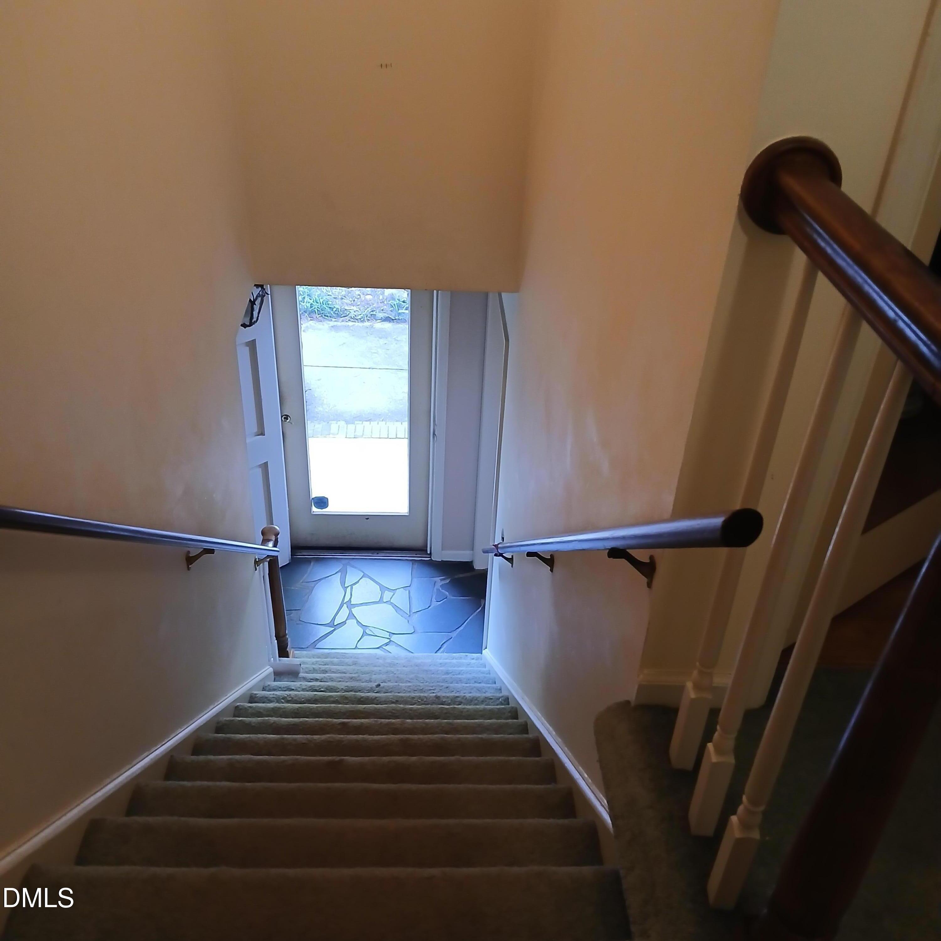 409 Cottonwood Circle Raleigh, NC 27609 - Photo 3 of 15 1000001579