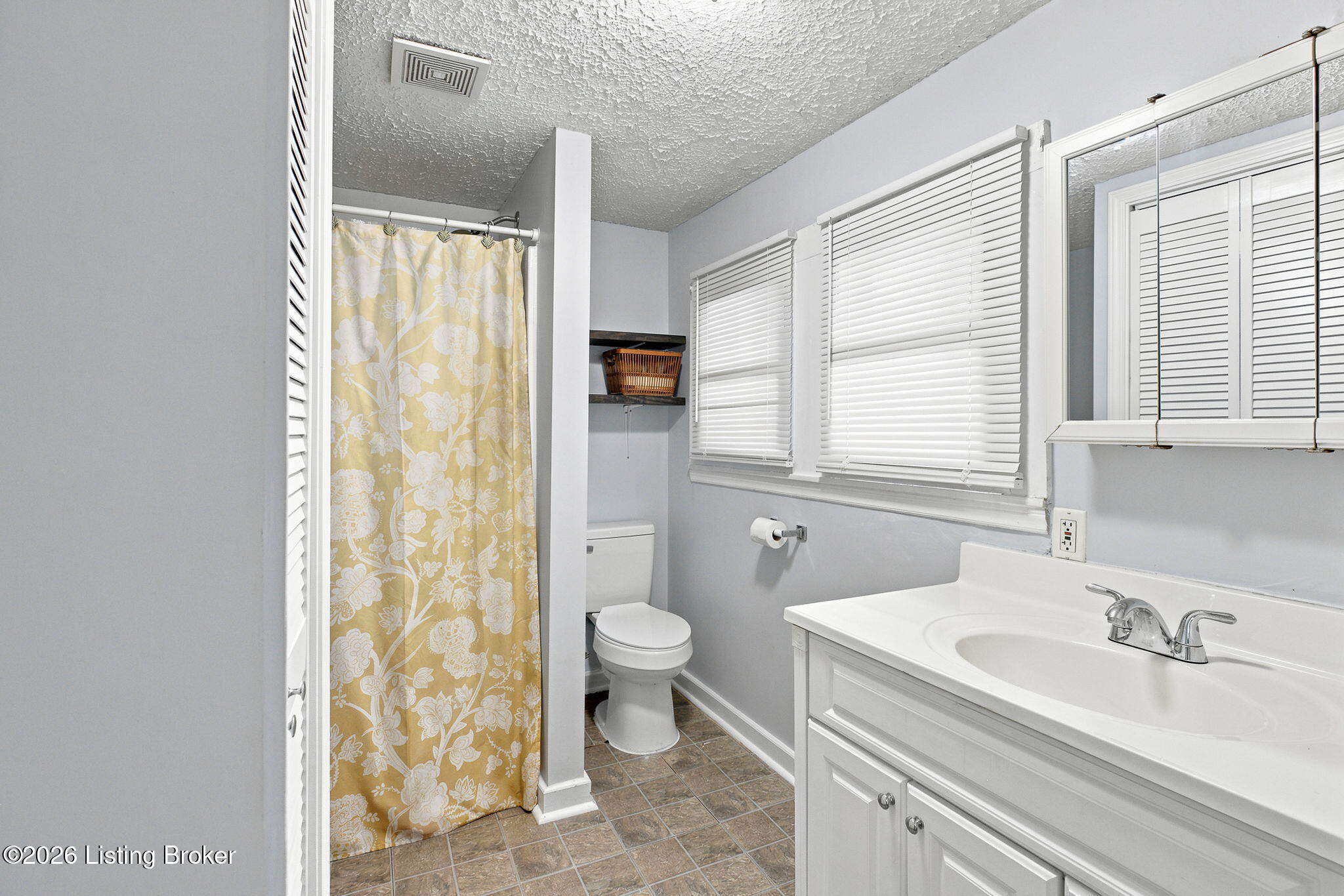 6701 West Orell Road Louisville, KY 40272 - Photo 36 of 60 40-web-or-mls-IMG_6583