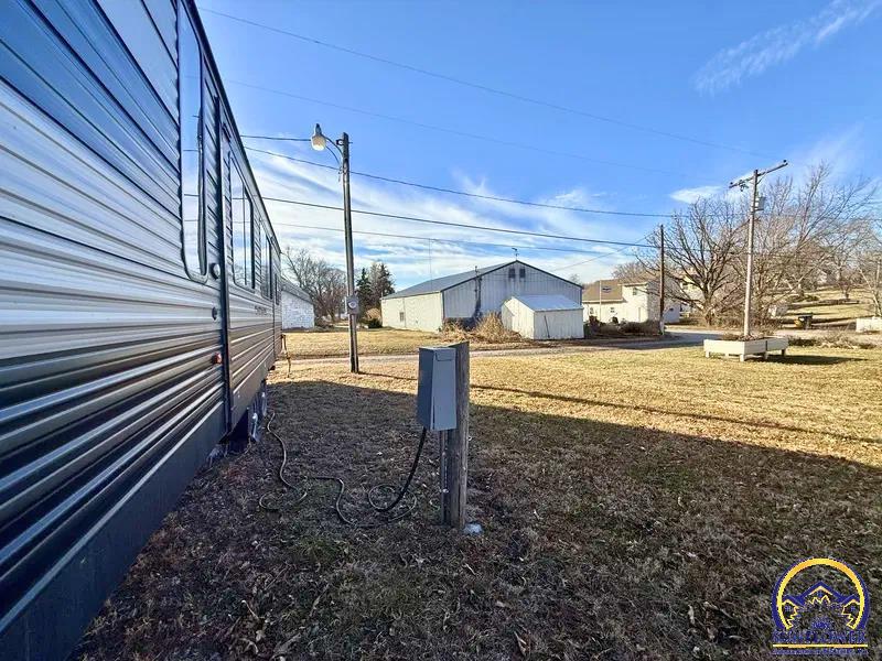 401 Kickapoo Street Hiawatha, KS 66434 - Photo 3 of 5