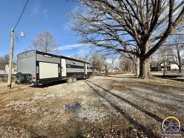 $16,000 | 401 Kickapoo Street, Hiawatha, KS 66434