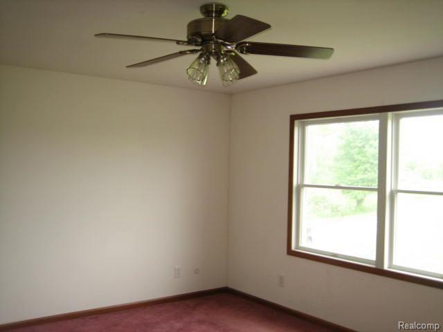 15725 Schultz Road Allenton, MI 48002 - Photo 8 of 12 15725 024.jpg
