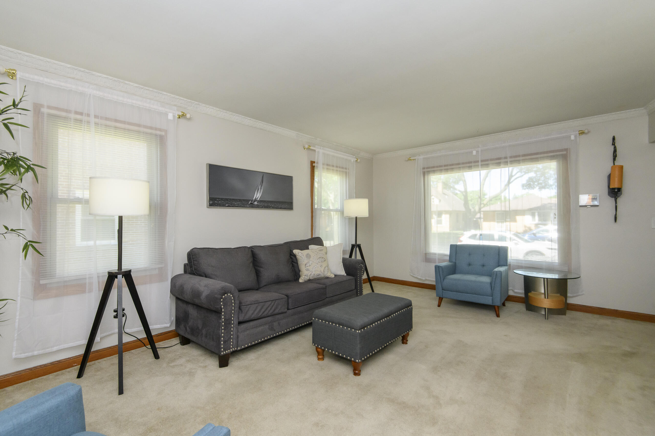 5122 North 65th Street Milwaukee, WI 53218 - Photo 4 of 31 Living Room