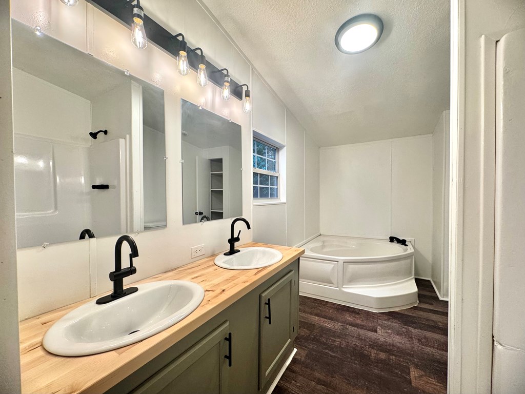 459 Vandora Suits Road Murphy, NC 28906 - Photo 22 of 40 Master Bath