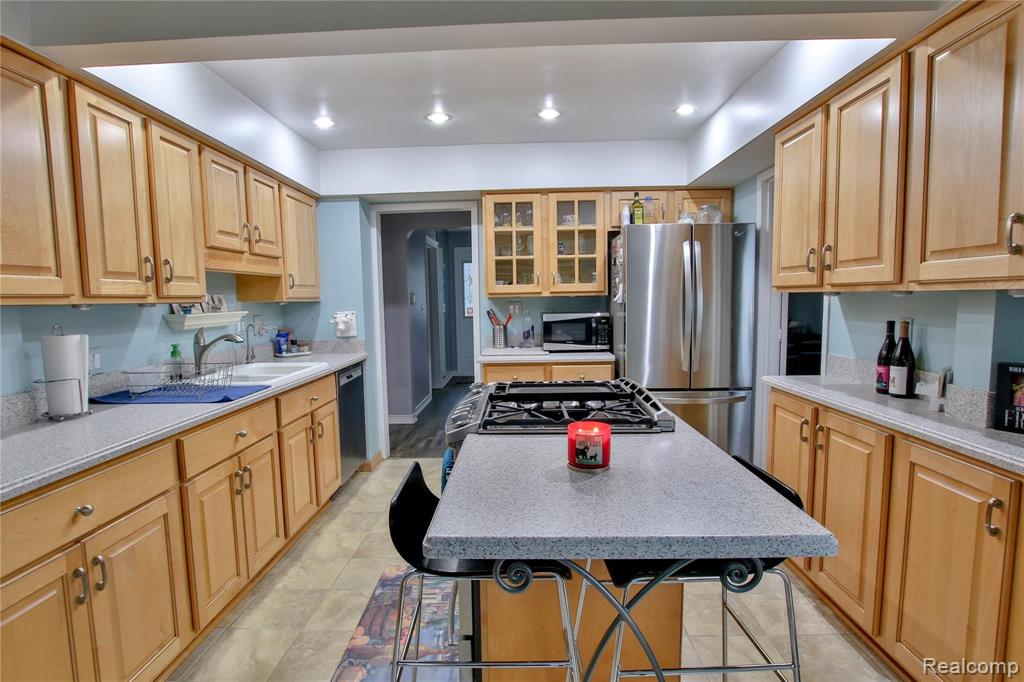 2160 Lancaster Road Bloomfield Hills, MI 48302 - Photo 4 of 28
