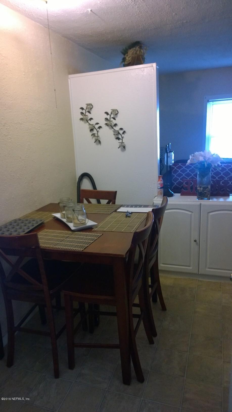 9842 Buncome Road Jacksonville, FL 32246 - Photo 10 of 17 Breakfast area