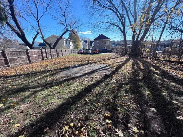 $2,400 | 116-118 Lawrence Street, Unit 2, Clinton, MA 01510