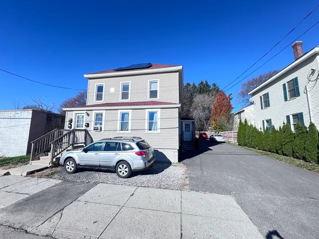 $2,400 | 116-118 Lawrence Street, Unit 2, Clinton, MA 01510