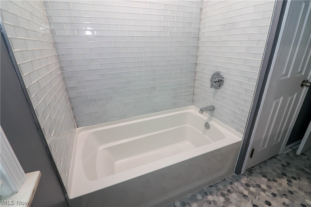 4014 Stonehaven Road Cleveland, OH 44121 - Photo 16 of 35