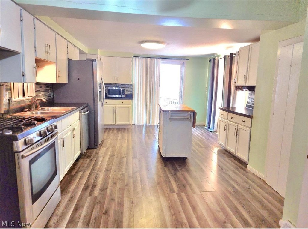 4524 Laurel Road Cleveland, OH 44121 - Photo 9 of 18 Kitchen