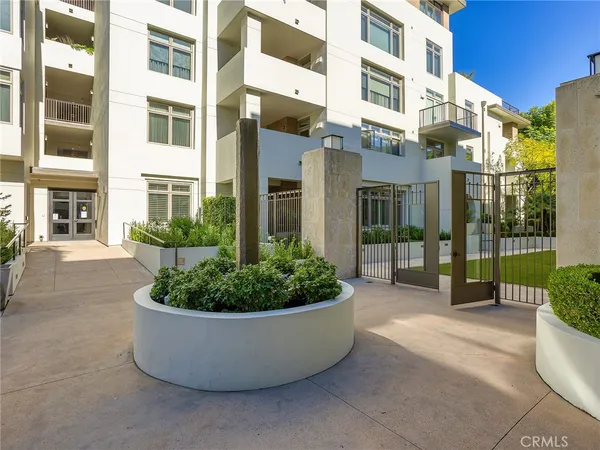 $1,719,917 | 920 Granite Drive, Unit 213, Pasadena, CA 91101