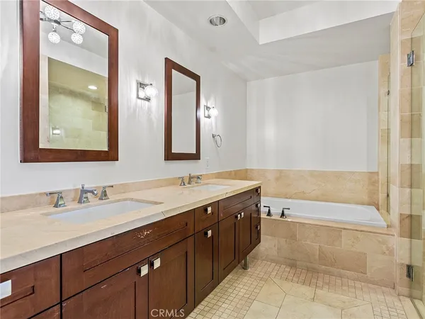 $1,719,917 | 920 Granite Drive, Unit 213, Pasadena, CA 91101