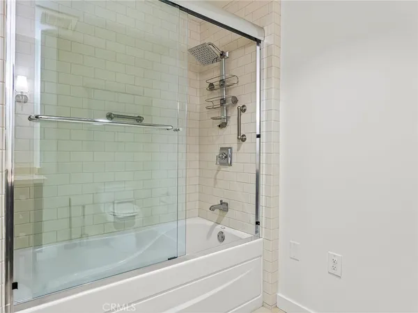 $1,719,917 | 920 Granite Drive, Unit 213, Pasadena, CA 91101