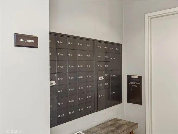 $1,719,917 | 920 Granite Drive, Unit 213, Pasadena, CA 91101