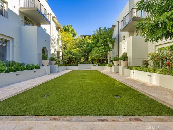 $1,719,917 | 920 Granite Drive, Unit 213, Pasadena, CA 91101