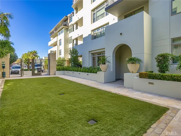 $1,719,917 | 920 Granite Drive, Unit 213, Pasadena, CA 91101