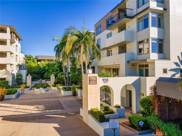 $1,719,917 | 920 Granite Drive, Unit 213, Pasadena, CA 91101