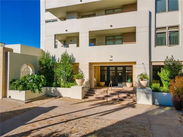 $1,719,917 | 920 Granite Drive, Unit 213, Pasadena, CA 91101