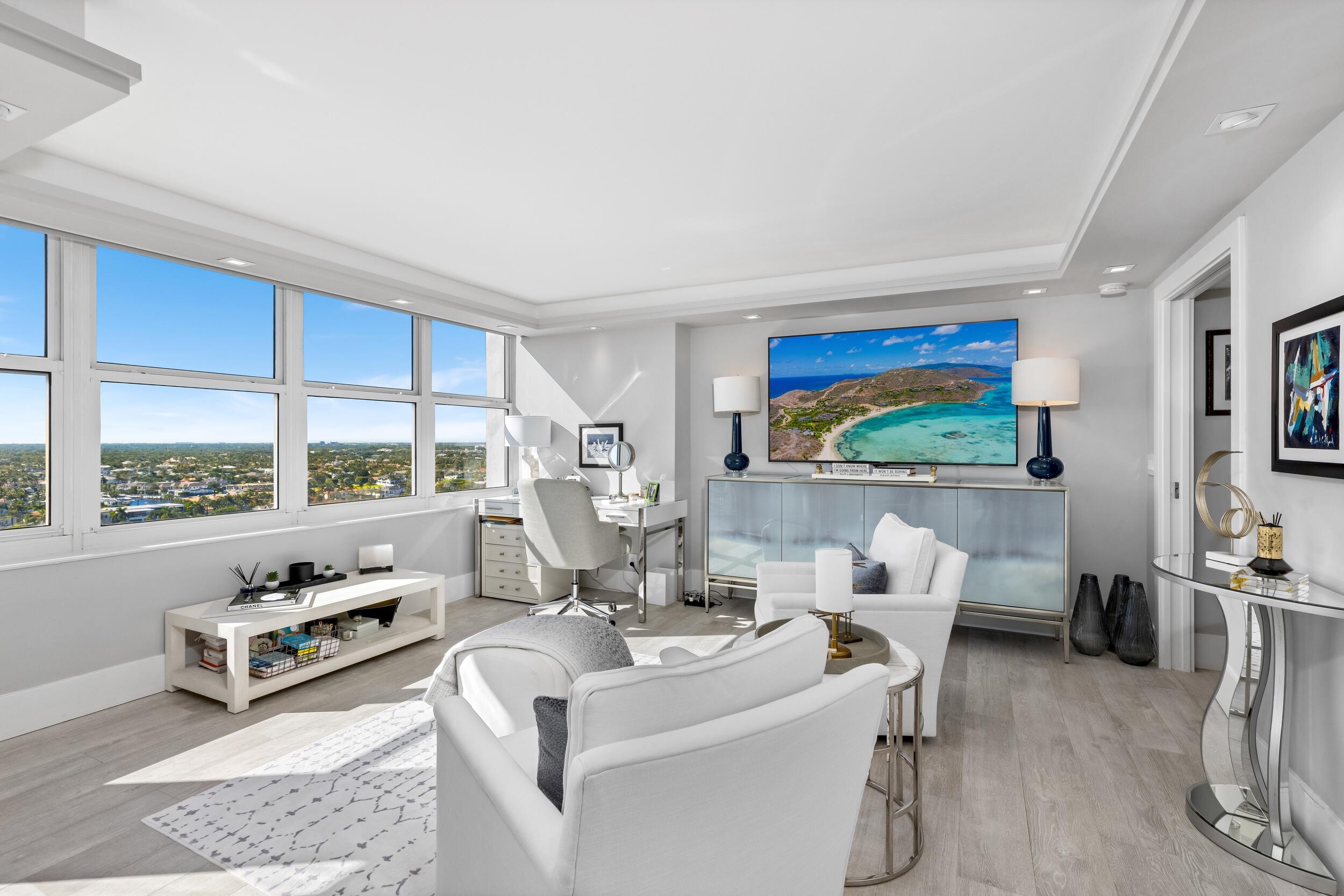 2800 South Ocean Boulevard, Unit 18F Boca Raton, FL 33432 - Photo 21 of 33 Primary Bedroom Sitting area