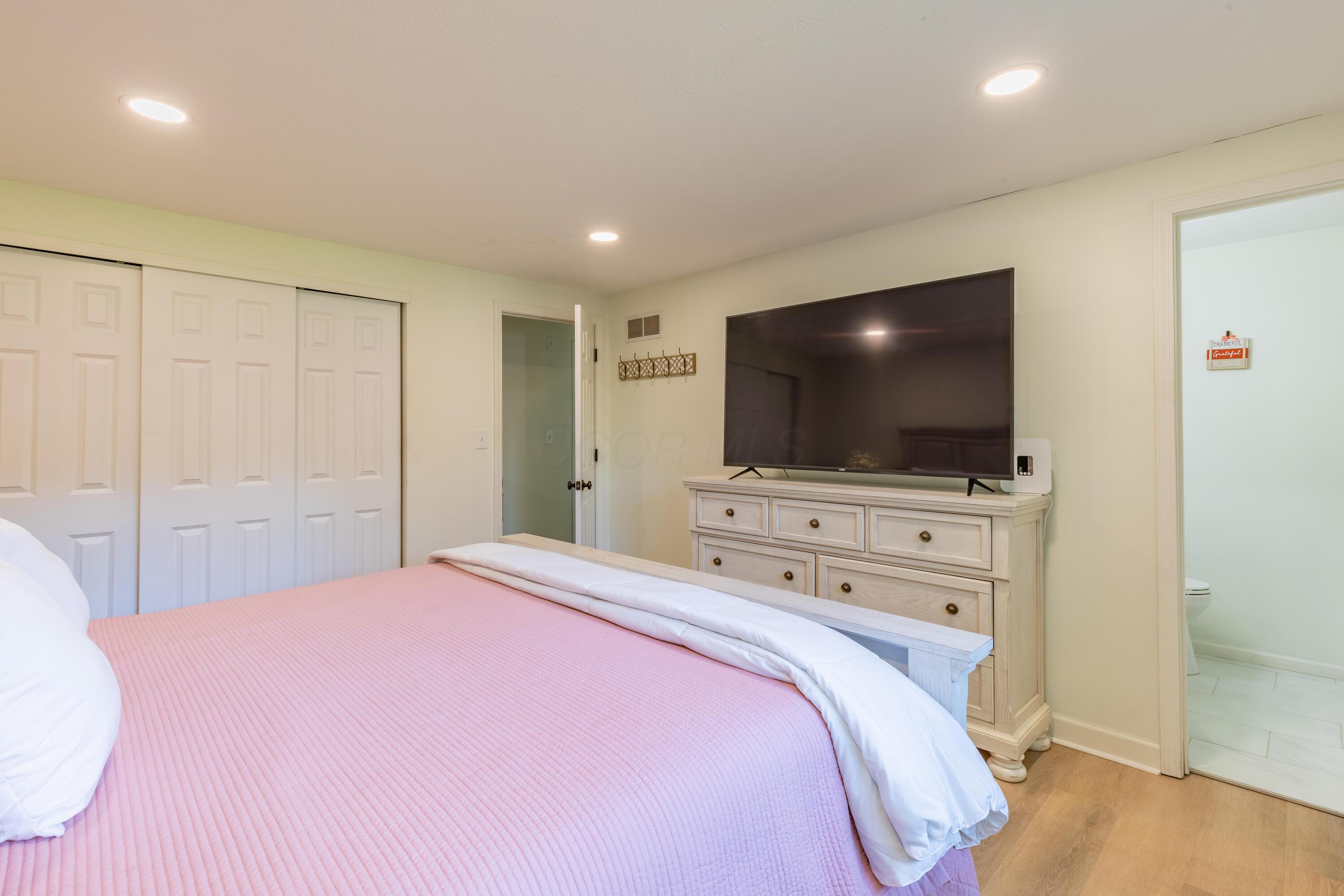 2047 Wolverhampton Road Powell, OH 43065 - Photo 13 of 33 013
